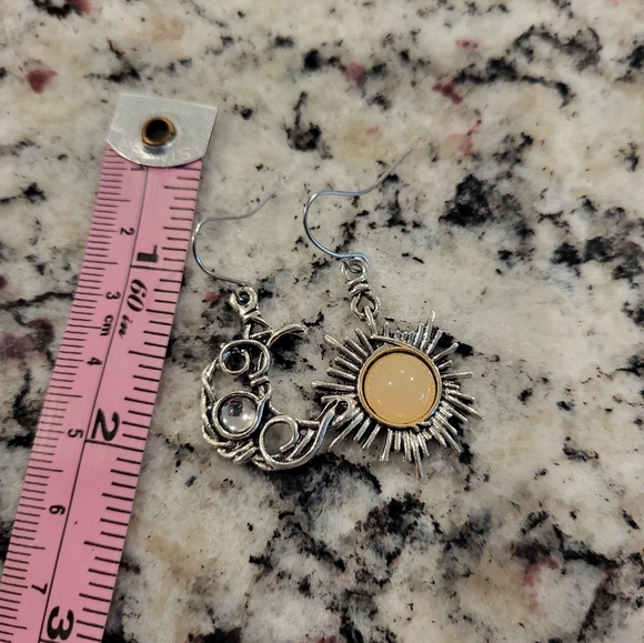 New moon and sun earrings - Picture 3 of 3